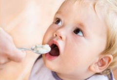 Anne sütü yerine mama versem olur mu?
